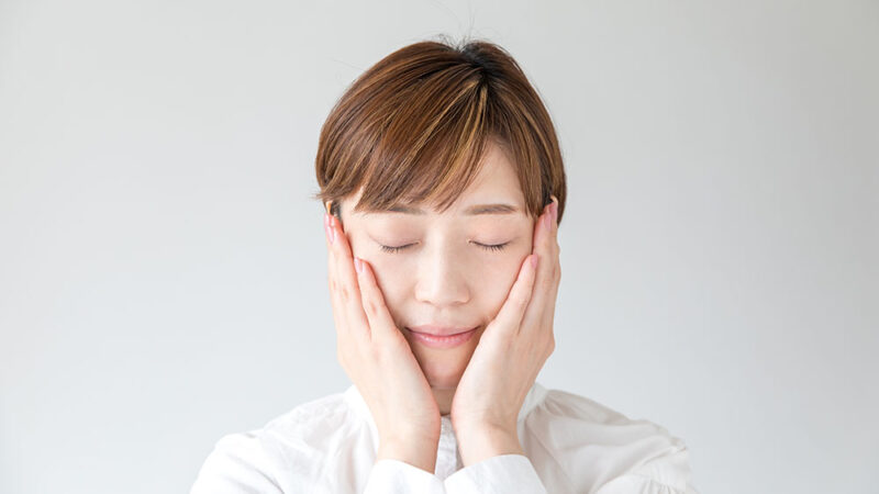「噛み合わせ」が顔のゆがみやほうれい線に関係する?